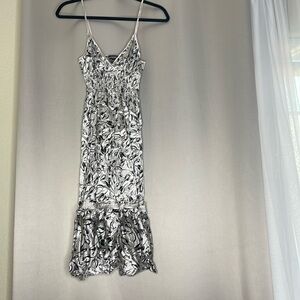 BEBE Dress -Grey with Blk tulips - Size Small